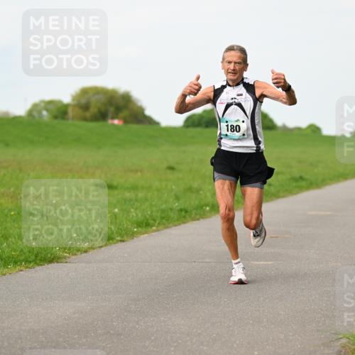 10.05.2026 - 8. Wedeler Halbmarathon Dr. Thomas Lammeyer http://msf.ph/oto/9697567 10.05.2026 11:29:40 Laufen 180 meine-sportfotos.de
