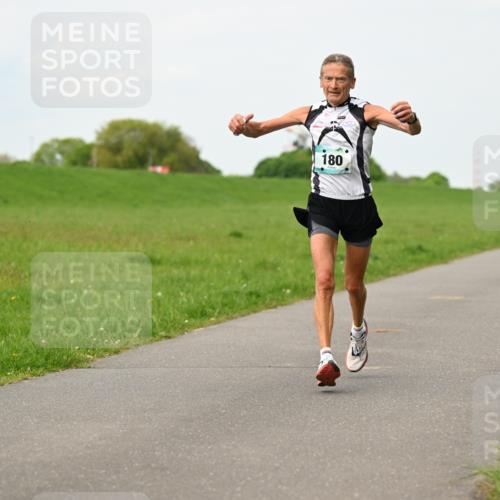 10.05.2026 - 8. Wedeler Halbmarathon Dr. Thomas Lammeyer http://msf.ph/oto/9697568 10.05.2026 11:29:40 Laufen 180 meine-sportfotos.de