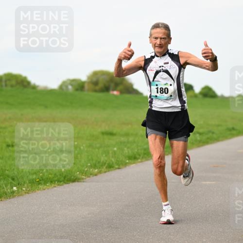 10.05.2026 - 8. Wedeler Halbmarathon Dr. Thomas Lammeyer http://msf.ph/oto/9697573 10.05.2026 11:29:41 Laufen 180 meine-sportfotos.de
