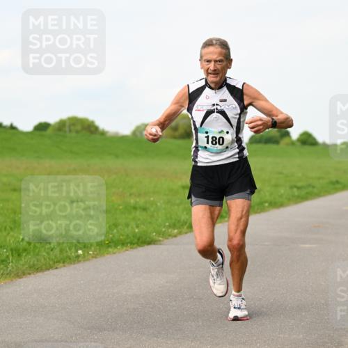 10.05.2026 - 8. Wedeler Halbmarathon Dr. Thomas Lammeyer http://msf.ph/oto/9697576 10.05.2026 11:29:41 Laufen 180 meine-sportfotos.de