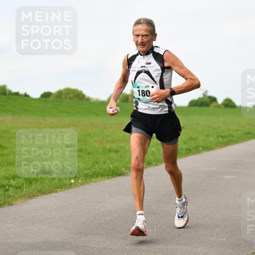 10.05.2026 - 8. Wedeler Halbmarathon Dr. Thomas Lammeyer http://msf.ph/oto/9697577 10.05.2026 11:29:41 Laufen 180 meine-sportfotos.de