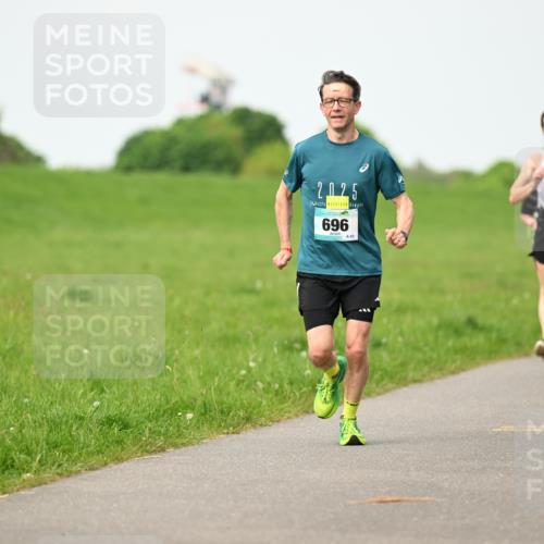 10.05.2026 - 8. Wedeler Halbmarathon Dr. Thomas Lammeyer http://msf.ph/oto/9697579 10.05.2026 11:29:50 Laufen 025, 696, 745 meine-sportfotos.de