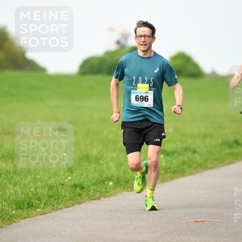 10.05.2026 - 8. Wedeler Halbmarathon Dr. Thomas Lammeyer http://msf.ph/oto/9697583 10.05.2026 11:29:51 Laufen 2025, 696, 745 meine-sportfotos.de
