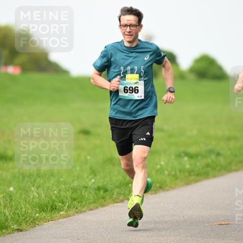 10.05.2026 - 8. Wedeler Halbmarathon Dr. Thomas Lammeyer http://msf.ph/oto/9697588 10.05.2026 11:29:52 Laufen 2025, 696, 745 meine-sportfotos.de