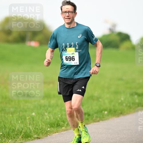 10.05.2026 - 8. Wedeler Halbmarathon Dr. Thomas Lammeyer http://msf.ph/oto/9697592 10.05.2026 11:29:52 Laufen 2025, 696 meine-sportfotos.de