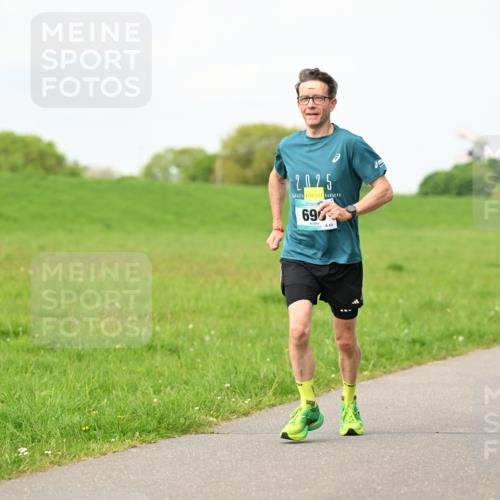 10.05.2026 - 8. Wedeler Halbmarathon Dr. Thomas Lammeyer http://msf.ph/oto/9697595 10.05.2026 11:29:53 Laufen 2025, 690, 745 meine-sportfotos.de