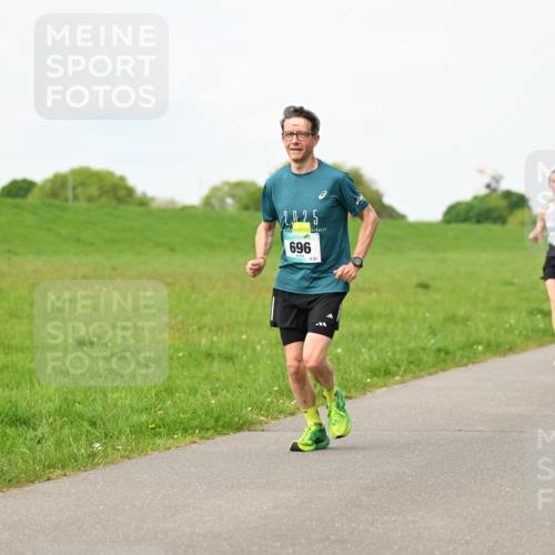 10.05.2026 - 8. Wedeler Halbmarathon Dr. Thomas Lammeyer http://msf.ph/oto/9697597 10.05.2026 11:29:53 Laufen 2025, 696, 745 meine-sportfotos.de