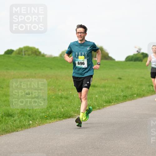 10.05.2026 - 8. Wedeler Halbmarathon Dr. Thomas Lammeyer http://msf.ph/oto/9697598 10.05.2026 11:29:53 Laufen 2025, 696, 745 meine-sportfotos.de