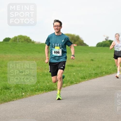 10.05.2026 - 8. Wedeler Halbmarathon Dr. Thomas Lammeyer http://msf.ph/oto/9697599 10.05.2026 11:29:53 Laufen 2025, 696 meine-sportfotos.de