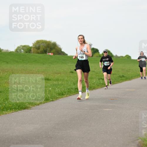 10.05.2026 - 8. Wedeler Halbmarathon Dr. Thomas Lammeyer http://msf.ph/oto/9697601 10.05.2026 11:29:54 Laufen 745, 1029 meine-sportfotos.de