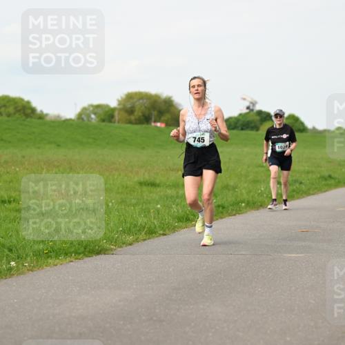 10.05.2026 - 8. Wedeler Halbmarathon Dr. Thomas Lammeyer http://msf.ph/oto/9697605 10.05.2026 11:29:55 Laufen 745, 1029 meine-sportfotos.de
