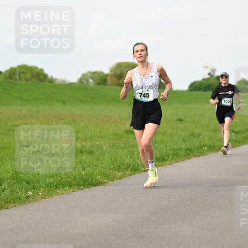 10.05.2026 - 8. Wedeler Halbmarathon Dr. Thomas Lammeyer http://msf.ph/oto/9697608 10.05.2026 11:29:55 Laufen 745, 1029 meine-sportfotos.de