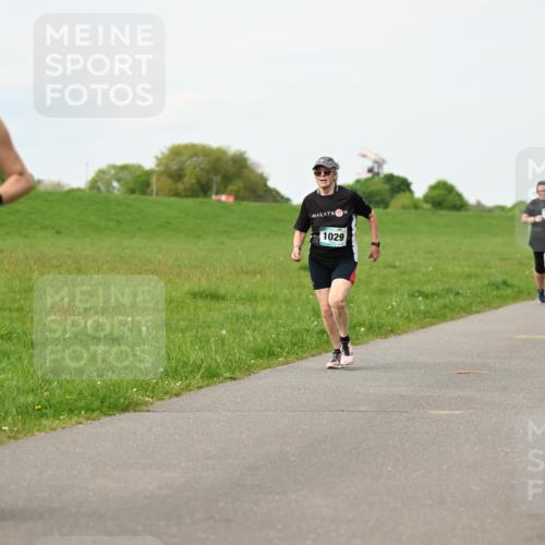 10.05.2026 - 8. Wedeler Halbmarathon Dr. Thomas Lammeyer http://msf.ph/oto/9697615 10.05.2026 11:29:56 Laufen 745, 1029 meine-sportfotos.de