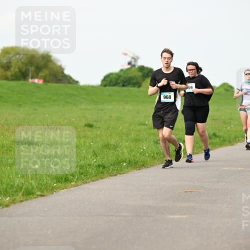 10.05.2026 - 8. Wedeler Halbmarathon Dr. Thomas Lammeyer http://msf.ph/oto/9697632 10.05.2026 11:30:00 Laufen 968, 2011 meine-sportfotos.de