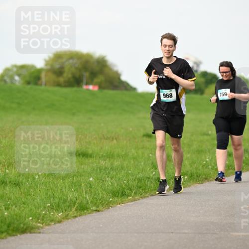 10.05.2026 - 8. Wedeler Halbmarathon Dr. Thomas Lammeyer http://msf.ph/oto/9697642 10.05.2026 11:30:01 Laufen 968, 759, 2011, 444 meine-sportfotos.de