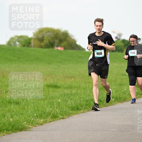 10.05.2026 - 8. Wedeler Halbmarathon Dr. Thomas Lammeyer http://msf.ph/oto/9697643 10.05.2026 11:30:01 Laufen 968, 759, 2017 meine-sportfotos.de