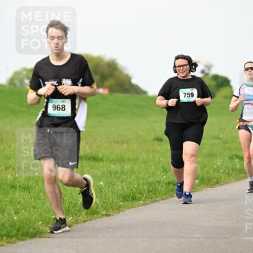 10.05.2026 - 8. Wedeler Halbmarathon Dr. Thomas Lammeyer http://msf.ph/oto/9697650 10.05.2026 11:30:03 Laufen 968, 759, 2017, 844 meine-sportfotos.de