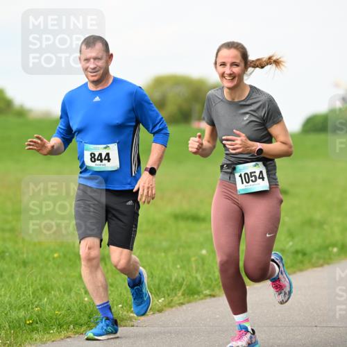 10.05.2026 - 8. Wedeler Halbmarathon Dr. Thomas Lammeyer http://msf.ph/oto/9697674 10.05.2026 11:30:08 Laufen 844, 1054 meine-sportfotos.de
