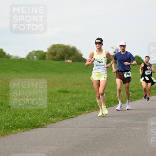 10.05.2026 - 8. Wedeler Halbmarathon Dr. Thomas Lammeyer http://msf.ph/oto/9697688 10.05.2026 11:30:12 Laufen 768, 582, 340 meine-sportfotos.de