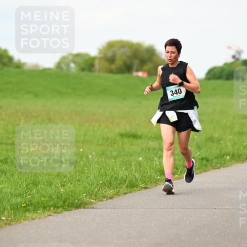 10.05.2026 - 8. Wedeler Halbmarathon Dr. Thomas Lammeyer http://msf.ph/oto/9697706 10.05.2026 11:30:15 Laufen 340 meine-sportfotos.de