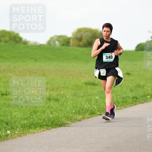 10.05.2026 - 8. Wedeler Halbmarathon Dr. Thomas Lammeyer http://msf.ph/oto/9697707 10.05.2026 11:30:15 Laufen 340 meine-sportfotos.de