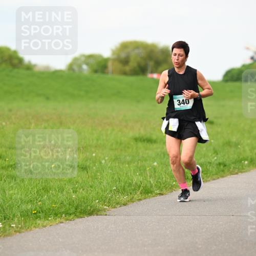 10.05.2026 - 8. Wedeler Halbmarathon Dr. Thomas Lammeyer http://msf.ph/oto/9697708 10.05.2026 11:30:15 Laufen 340 meine-sportfotos.de
