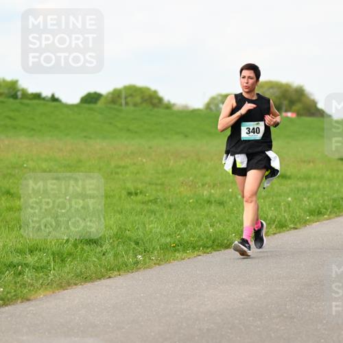 10.05.2026 - 8. Wedeler Halbmarathon Dr. Thomas Lammeyer http://msf.ph/oto/9697713 10.05.2026 11:30:16 Laufen 340 meine-sportfotos.de