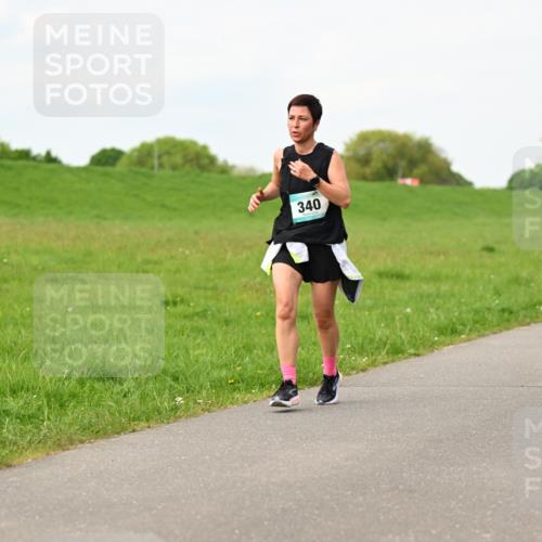 10.05.2026 - 8. Wedeler Halbmarathon Dr. Thomas Lammeyer http://msf.ph/oto/9697715 10.05.2026 11:30:16 Laufen 340 meine-sportfotos.de