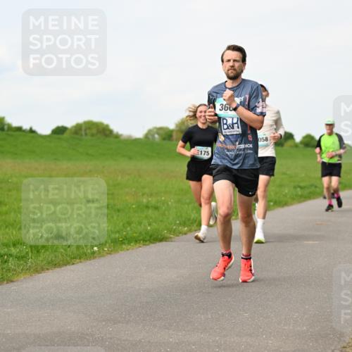 10.05.2026 - 8. Wedeler Halbmarathon Dr. Thomas Lammeyer http://msf.ph/oto/9697732 10.05.2026 11:30:20 Laufen 175, 360, 058 meine-sportfotos.de