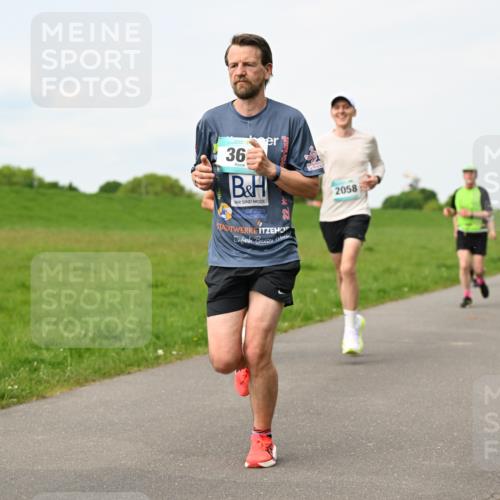 10.05.2026 - 8. Wedeler Halbmarathon Dr. Thomas Lammeyer http://msf.ph/oto/9697737 10.05.2026 11:30:20 Laufen 2058 meine-sportfotos.de