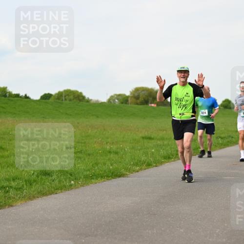 10.05.2026 - 8. Wedeler Halbmarathon Dr. Thomas Lammeyer http://msf.ph/oto/9697744 10.05.2026 11:30:23 Laufen 924 meine-sportfotos.de