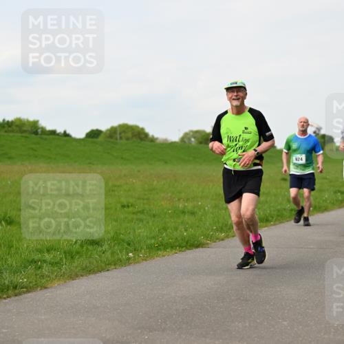 10.05.2026 - 8. Wedeler Halbmarathon Dr. Thomas Lammeyer http://msf.ph/oto/9697752 10.05.2026 11:30:23 Laufen 924 meine-sportfotos.de