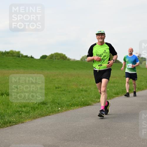 10.05.2026 - 8. Wedeler Halbmarathon Dr. Thomas Lammeyer http://msf.ph/oto/9697753 10.05.2026 11:30:23 Laufen 924 meine-sportfotos.de