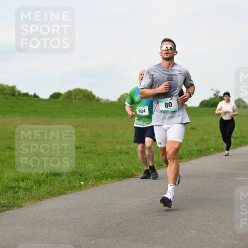 10.05.2026 - 8. Wedeler Halbmarathon Dr. Thomas Lammeyer http://msf.ph/oto/9697763 10.05.2026 11:30:25 Laufen 924 meine-sportfotos.de