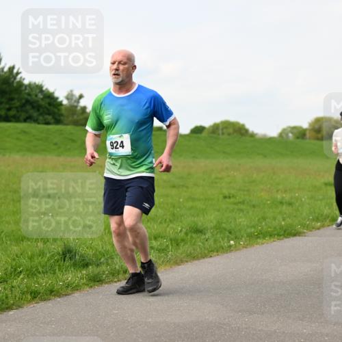 10.05.2026 - 8. Wedeler Halbmarathon Dr. Thomas Lammeyer http://msf.ph/oto/9697776 10.05.2026 11:30:27 Laufen 924 meine-sportfotos.de
