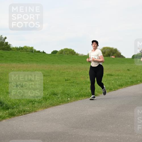 10.05.2026 - 8. Wedeler Halbmarathon Dr. Thomas Lammeyer http://msf.ph/oto/9697779 10.05.2026 11:30:28 Laufen 789, 1045 meine-sportfotos.de