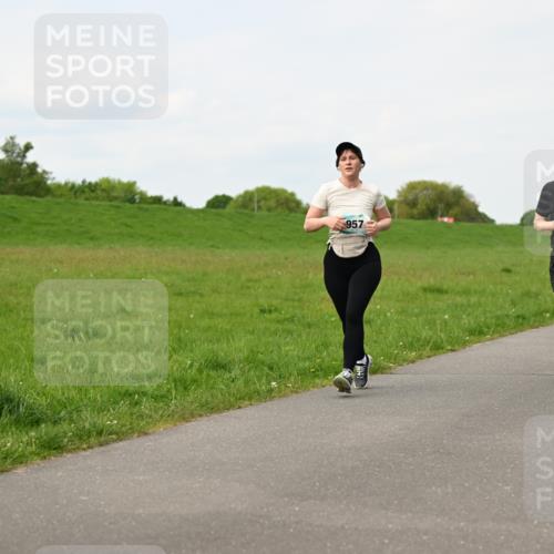 10.05.2026 - 8. Wedeler Halbmarathon Dr. Thomas Lammeyer http://msf.ph/oto/9697781 10.05.2026 11:30:29 Laufen 957, 789 meine-sportfotos.de