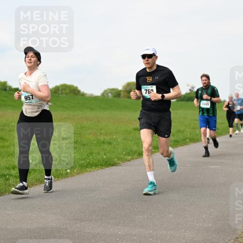 10.05.2026 - 8. Wedeler Halbmarathon Dr. Thomas Lammeyer http://msf.ph/oto/9697784 10.05.2026 11:30:30 Laufen 957, 783, 1045 meine-sportfotos.de
