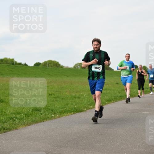 10.05.2026 - 8. Wedeler Halbmarathon Dr. Thomas Lammeyer http://msf.ph/oto/9697792 10.05.2026 11:30:31 Laufen 1045 meine-sportfotos.de