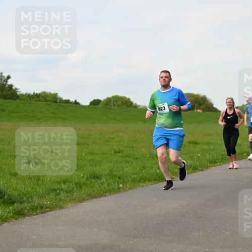 10.05.2026 - 8. Wedeler Halbmarathon Dr. Thomas Lammeyer http://msf.ph/oto/9697801 10.05.2026 11:30:33 Laufen 923, 543 meine-sportfotos.de