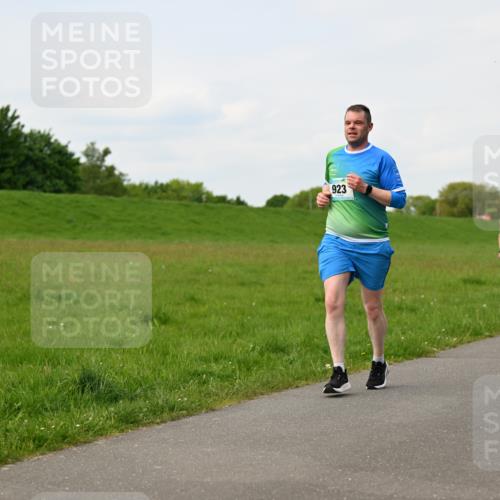 10.05.2026 - 8. Wedeler Halbmarathon Dr. Thomas Lammeyer http://msf.ph/oto/9697805 10.05.2026 11:30:34 Laufen 923, 543 meine-sportfotos.de