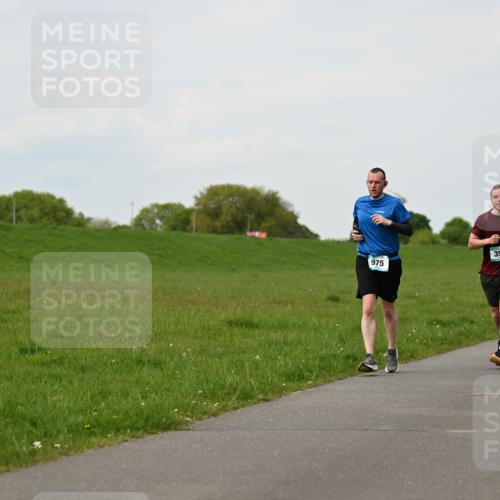 10.05.2026 - 8. Wedeler Halbmarathon Dr. Thomas Lammeyer http://msf.ph/oto/9697813 10.05.2026 11:30:40 Laufen 975, 354, 540 meine-sportfotos.de