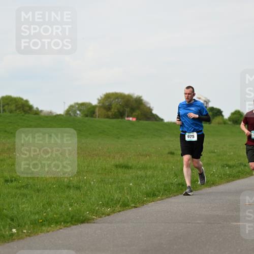 10.05.2026 - 8. Wedeler Halbmarathon Dr. Thomas Lammeyer http://msf.ph/oto/9697815 10.05.2026 11:30:40 Laufen 975, 354, 540 meine-sportfotos.de