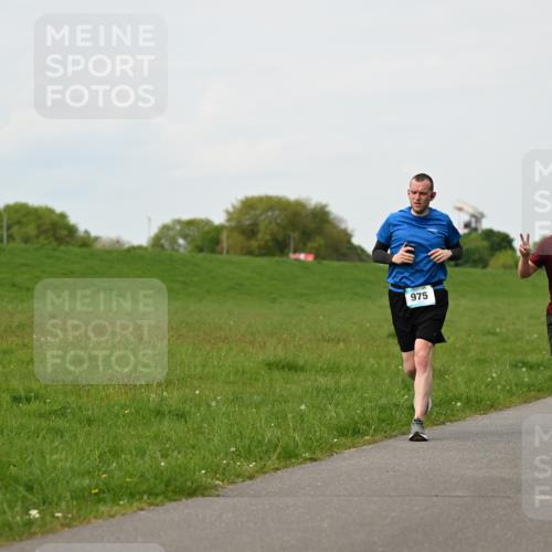 10.05.2026 - 8. Wedeler Halbmarathon Dr. Thomas Lammeyer http://msf.ph/oto/9697818 10.05.2026 11:30:40 Laufen 975, 354, 540 meine-sportfotos.de
