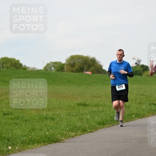 10.05.2026 - 8. Wedeler Halbmarathon Dr. Thomas Lammeyer http://msf.ph/oto/9697819 10.05.2026 11:30:40 Laufen 975, 354, 540 meine-sportfotos.de