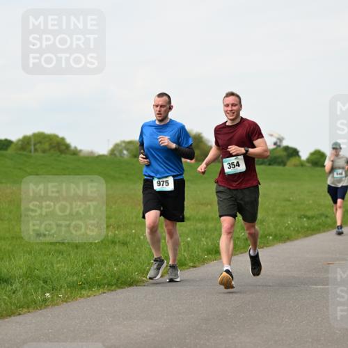 10.05.2026 - 8. Wedeler Halbmarathon Dr. Thomas Lammeyer http://msf.ph/oto/9697828 10.05.2026 11:30:42 Laufen 975, 354 meine-sportfotos.de