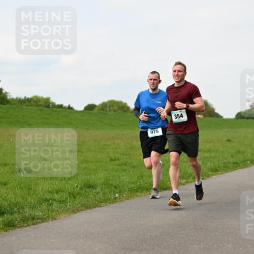 10.05.2026 - 8. Wedeler Halbmarathon Dr. Thomas Lammeyer http://msf.ph/oto/9697833 10.05.2026 11:30:43 Laufen 975, 354 meine-sportfotos.de