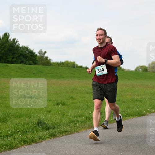 10.05.2026 - 8. Wedeler Halbmarathon Dr. Thomas Lammeyer http://msf.ph/oto/9697837 10.05.2026 11:30:43 Laufen 354 meine-sportfotos.de