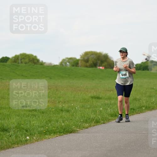 10.05.2026 - 8. Wedeler Halbmarathon Dr. Thomas Lammeyer http://msf.ph/oto/9697844 10.05.2026 11:30:45 Laufen 540, 310 meine-sportfotos.de