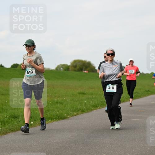 10.05.2026 - 8. Wedeler Halbmarathon Dr. Thomas Lammeyer http://msf.ph/oto/9697859 10.05.2026 11:30:48 Laufen 540, 310 meine-sportfotos.de